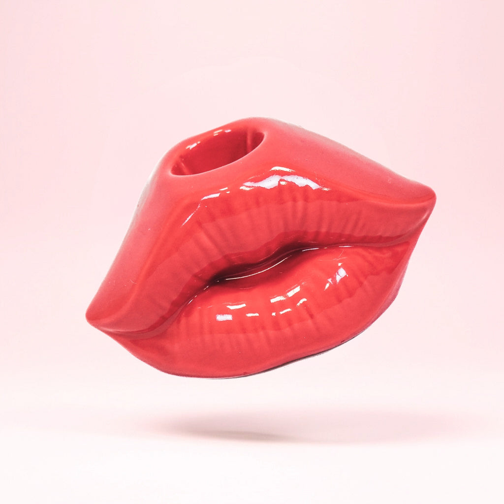 Kiss Lysestake – Rød Keramikk