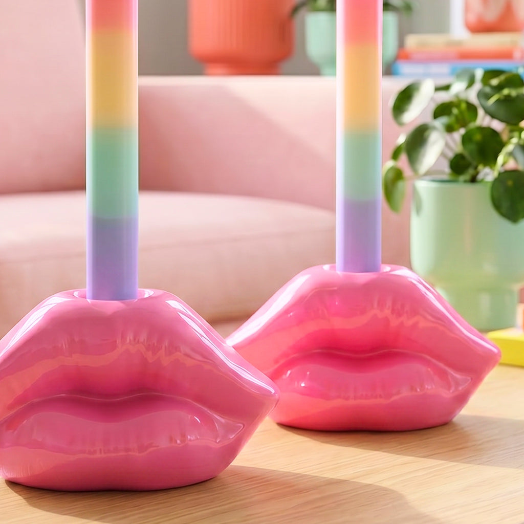 Kiss Lysestake – Neon Rosa Keramikk