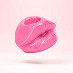Kiss Lysestake – Neon Rosa Keramikk