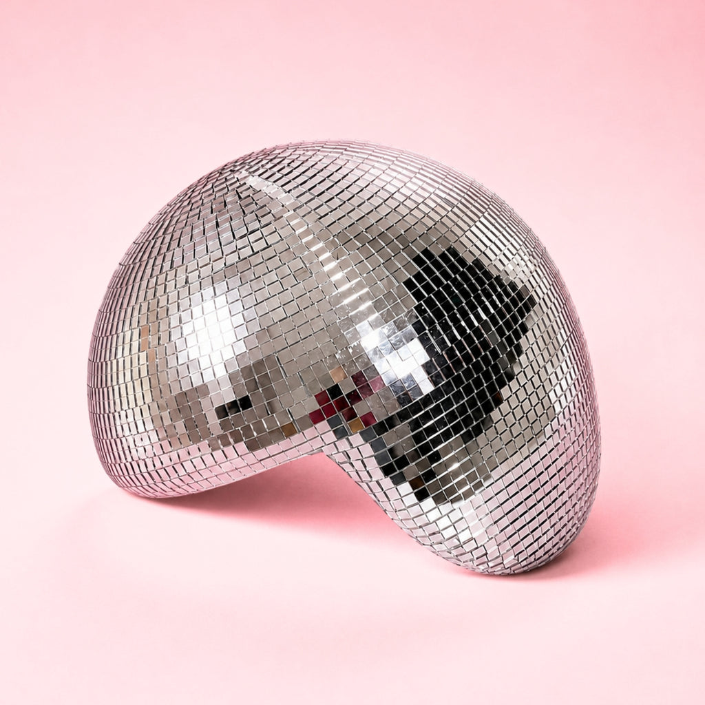 Trendy speil dekor med disco vibes og lysrefleksjoner